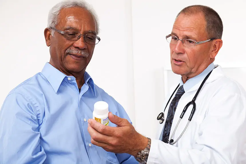 Il dottore prescrive farmaci